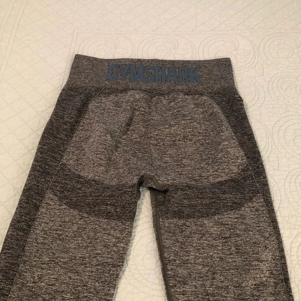 Gymshark Flex high waisted contouring seamless leggings. Women’s size large.